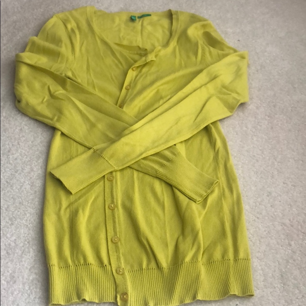 Yellow-green buttoned cardigan